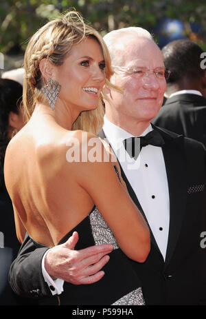 Heidi Klum & Tim Gunn arriver au 2013 Primetime Creative Arts Emmy Awards au Nokia Theatre de Los Angeles.Heidi Klum & Tim Gunn 060 ------------- Red Carpet Event, Vertical, USA, Cinéma, Célébrités, photographie, Bestof, Arts, Culture et divertissement, Célébrités Topix fashion / Vertical, Best of, événement dans la vie d'Hollywood, Californie - Tapis rouge et en backstage, USA, Cinéma, Célébrités, cinéma, télévision, Célébrités célébrités musique, photographie, Arts et culture, Bestof, divertissement, Topix, verticale de la famille de l'année , 2013, enquête tsuni@Gamma- Banque D'Images