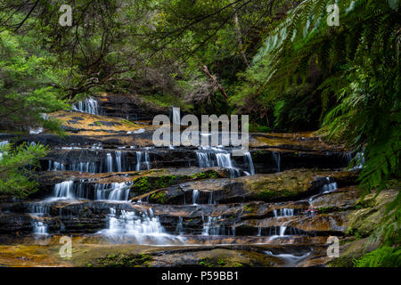 Une longue exposition de Leura Cascades dans les Montagnes Bleues de la Nouvelle-Galles du Sud le 13 juin 2018 Banque D'Images