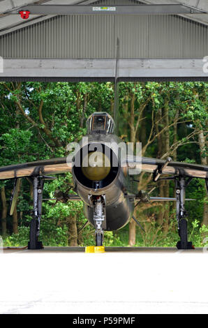 English Electric Lightning jet fighter. Démobilisé RAF Royal Air Force d'avions de guerre froide. À Bruntingthorpe avec groupe de préservation de la foudre Banque D'Images