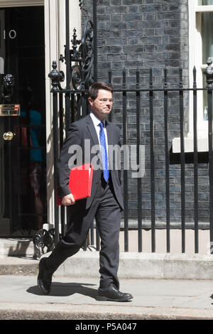 Londres. 26 juin 2018. James Brokenshire député Secrétaire d'État chargé du logement, des communautés et du Gouvernement Local quitte Downing Street après la réunion hebdomadaire du cabinet Crédit : amer ghazzal/Alamy Live News Banque D'Images