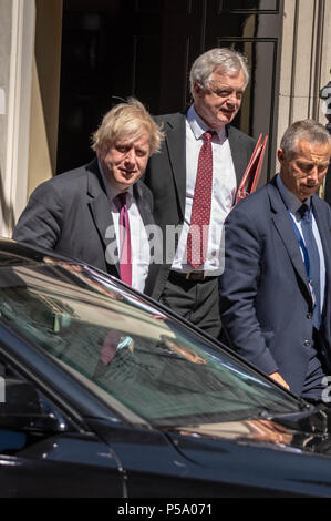 Londres 26 juin 2018, Boris Johnson MP PC, Secrétaire aux affaires étrangères, et David Davis, Secrétaire Brexit, laissez réunion du Cabinet au 10 Downing Street, London Credit Ian Davidson/Alamy Live News Banque D'Images