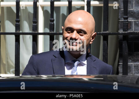 Londres, Royaume-Uni. 26 juin 2018. Sajid Javid MP, Secrétaire d'Etat pour le ministère de l'intérieur, feuilles 10, Downing Street, à la suite d'une réunion du Cabinet. Les sujets abordés devraient inclure une réunion au sommet du Conseil européen qui se tiendra plus tard cette semaine et l'expansion d'Heathrow. Credit : Mark Kerrison/Alamy Live News Banque D'Images