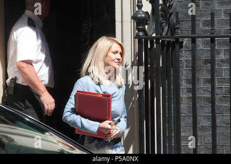 Londres. 26 juin 2018. Esther McVey Secrétaire d'État pour le travail et les Pensionsleaves Downing Street après la réunion hebdomadaire du cabinet Crédit : amer ghazzal/Alamy Live News Banque D'Images