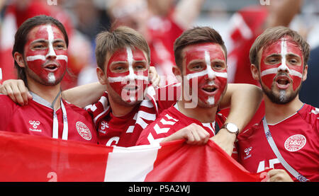 (180626) -- Moscou, 26 juin 2018 (Xinhua) -- Fans de Danemark sont vues avant la Coupe du Monde 2018 groupe C match entre le Danemark et la France à Moscou, Russie, le 26 juin 2018. (Xinhua/Cao Can) Banque D'Images