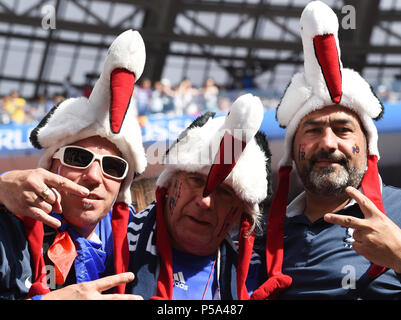 Moscou, Russie. 26 Juin, 2018. Fans de France réagir avant la Coupe du Monde 2018 groupe C match entre le Danemark et la France à Moscou, Russie, le 26 juin 2018. Credit : Wang Yuguo/Xinhua/Alamy Live News Banque D'Images