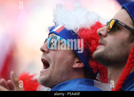 Moscou, Russie. 26 Juin, 2018. Fans de France réagir avant la Coupe du Monde 2018 groupe C match entre le Danemark et la France à Moscou, Russie, le 26 juin 2018. Credit : Xu Zijian/Xinhua/Alamy Live News Banque D'Images