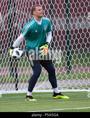 Kazan, Russie. 26 Juin, 2018. Gardien de but Manuel Neuer (Allemagne). GES/football/Coupe du Monde 2018 Russie : DFB-formation finale dans le Elektron-Stadion, Kazan, 26.06.2018 GES/soccer/football/Coupe du Monde 2018 Russie : la pratique, Kazan, 26 juin 2018 | dans le monde entier l'utilisation de crédit : afp/Alamy Live News Banque D'Images