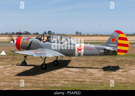 Yakovlev Yak-52W d'avions d'entraînement militaire russe VH-YKW. Banque D'Images