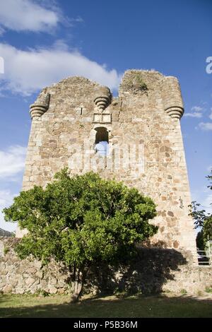 Église de Santa María de Fuentes Claras et tour du château, Valverde de la Vera. Province de Cáceres, Extremadura. Banque D'Images