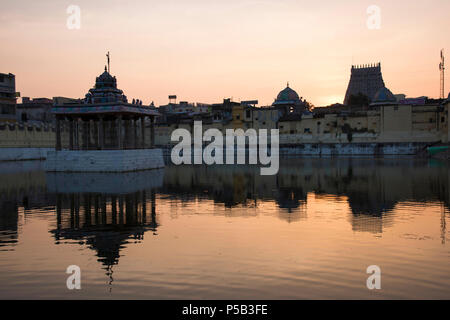 Au coucher du soleil Temple Sarangapani, Kumbakonam, Tamil Nadu, Inde Banque D'Images