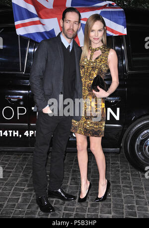 Kate Bosworth et Michael Polish 001 au Topshop et Topman Ouverture dans la au Cecconi s dans West Hollywood.Kate Bosworth et Michael Polish  05 ------------- Red Carpet Event, Vertical, USA, Cinéma, Célébrités, photographie, Bestof, Arts, Culture et divertissement, Célébrités Topix fashion / Vertical, Best of, événement dans la vie d'Hollywood, Californie - Tapis rouge et en backstage, USA, Cinéma, Célébrités, cinéma, télévision, Célébrités célébrités musique, photographie, Arts et culture, Bestof, divertissement, Topix, verticale de la famille de l'année , 2013, enquête tsuni@ Banque D'Images