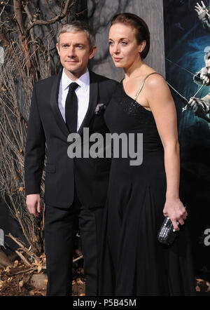 Martin Freeman et épouse Amanda Abbington arrivant à la Hobbit Première au Dolby Theatre de Los Angeles.Martin Freeman et épouse Amanda Abbington 034 ------------- Red Carpet Event, Vertical, USA, Cinéma, Célébrités, photographie, Bestof, Arts, Culture et divertissement, Célébrités Topix fashion / Vertical, Best of, événement dans la vie d'Hollywood, Californie - Tapis rouge et en backstage, USA, Cinéma, Célébrités, cinéma, télévision, Célébrités célébrités musique, photographie, Arts et culture, Bestof, divertissement, Topix, verticale de la famille de l'année 2013, enquête t , Banque D'Images