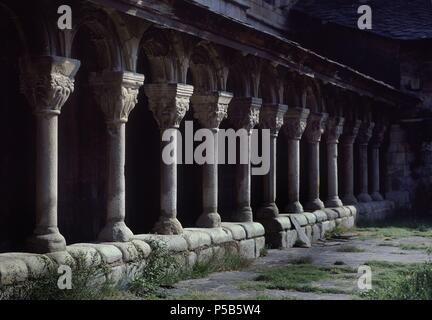 COLUMNAS DEL CLAUSTRO ROMANICO DE LA CATEDRAL DE LA SEO DE URGEL - SIGLO XIII. Emplacement : CATEDRAL, Seo de Urgel, Barcelone, Espagne. Banque D'Images