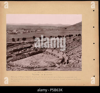 N/A. Anglais : BPLDC n° : 0804000392 Page Title : à la base de l'Acropole. Théâtre de Dionysos Collection : Collection Albums Tupper Album : Volume 3 : Athènes. N° d'appel : 4098B104 v3 (p. 9) Organisateur : Tupper, William Vaughn Genre : Spicilèges ; Albumen prints mesure : 1 tirage photographique monté sur la page : albumen ; page 33 x 39 cm. Description : page de l'Album contient une photographie du théâtre de Dionysos, annoté avec des informations sur l'histoire et l'architecture du site. Transcription : où les pièces d'Eschyle, Sophocle, Euripide, Aristophane ont d'abord donné. Auditorium terminé Banque D'Images