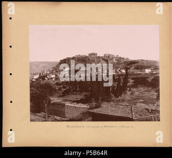 N/A. Anglais : BPLDC n° : 0804000413 Page Title : Acropole. Avec Temple de Thésée dans terrain Collection : Collection Albums Tupper Album : Volume 3 : Athènes. N° d'appel : 4098B104 v3 (p. 30) Organisateur : Tupper, William Vaughn Genre : Spicilèges ; Albumen prints mesure : 1 tirage photographique monté sur la page : albumen ; page 33 x 39 cm. Description : page de l'Album contient une photographie de l'acropole d'Athènes avec le Temple de Thésée au milieu du terrain. Note : La page la description fournie par cataloger, dérivés de légendes et/ou l'information annotée. ; légende sur l'image : 1 Depar BPL Banque D'Images