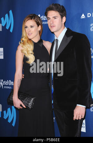 Rumer Willis, Jayson Blair arrivant à la 24e conférence annuelle de GLAAD Media Awards à l'hôtel JW Marriott. à Los Angeles.Rumer Willis, Jayson Blair 109 ------------- Red Carpet Event, Vertical, USA, Cinéma, Célébrités, photographie, Bestof, Arts, Culture et divertissement, Célébrités Topix fashion / Vertical, Best of, événement dans la vie d'Hollywood, Californie - Tapis rouge et en backstage, USA, Cinéma, Célébrités, cinéma, télévision, Célébrités célébrités musique, photographie, Arts et culture, Bestof, divertissement, Topix, verticale de la famille de l'année , 2013, enquête tsuni-Gamma@US Banque D'Images