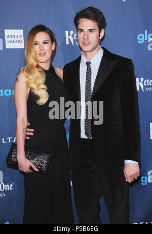 Rumer Willis, Jayson Blair arrivant à la 24e conférence annuelle de GLAAD Media Awards à l'hôtel JW Marriott. à Los Angeles.Rumer Willis, Jayson Blair 110 ------------- Red Carpet Event, Vertical, USA, Cinéma, Célébrités, photographie, Bestof, Arts, Culture et divertissement, Célébrités Topix fashion / Vertical, Best of, événement dans la vie d'Hollywood, Californie - Tapis rouge et en backstage, USA, Cinéma, Célébrités, cinéma, télévision, Célébrités célébrités musique, photographie, Arts et culture, Bestof, divertissement, Topix, verticale de la famille de l'année , 2013, enquête tsuni-Gamma@US Banque D'Images