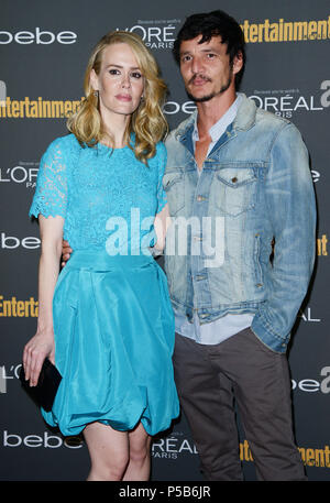 Sarah Paulson et Pedro Pascal à l'EW Pre-Emmy et le travail à la BOA Steakhouse de Los Angeles.Sarah Paulson et Pedro Pascal ------------- Red Carpet Event, Vertical, USA, Cinéma, Célébrités, photographie, Bestof, Arts, Culture et divertissement, Célébrités Topix fashion / Vertical, Best of, événement dans la vie d'Hollywood, Californie - Tapis rouge et en backstage, USA, Cinéma, Célébrités, cinéma, télévision, Célébrités célébrités musique, photographie, Arts et culture, Bestof, divertissement, Topix, verticale de la famille de l'année 2013, , tsuni@Gamma-USA.com enquête H Banque D'Images