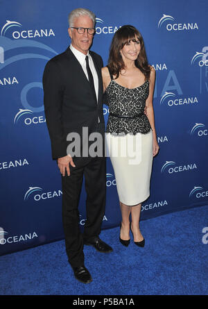 Ted Danson, Mary Steenburgen arrivant à l'Oceana Partenaire du Gala de remise des Prix 2013 au Beverly Wishire Hôtel à Los Angeles.Un Ted Danson, Mary Steenburgen 154 ------------- Red Carpet Event, Vertical, USA, Cinéma, Célébrités, photographie, Bestof, Arts, Culture et divertissement, Célébrités Topix fashion / Vertical, Best of, événement dans la vie d'Hollywood, Californie - Tapis rouge et en backstage, USA, Cinéma, Célébrités, cinéma, télévision, Célébrités célébrités musique, photographie, Arts et culture, Bestof, divertissement, Topix, verticale de la famille de l'année 2013, enquête , Banque D'Images