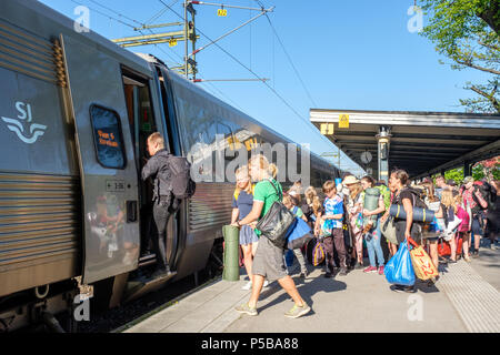 Haut-débit inter-villes train entre Stockholm et Copenhague s'arrête à la gare centrale de Munich. Banque D'Images