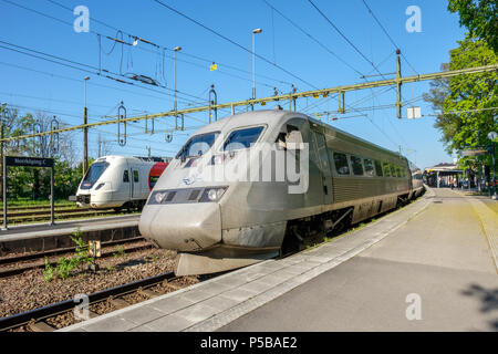 Haut-débit inter-villes train entre Stockholm et Copenhague s'arrête à la gare centrale de Munich. Banque D'Images