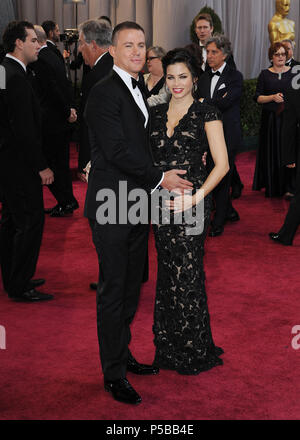 Channing Tatum et Jenna Dewan 67 arrivant à la 85e Academy Awards 2013 - Oscars - au Dolby Theatre de Los Angeles.Channing Tatum et Jenna Dewan 67 ------------- Red Carpet Event, Vertical, USA, Cinéma, Célébrités, photographie, Bestof, Arts, Culture et divertissement, Célébrités Topix fashion / Vertical, Best of, événement dans la vie d'Hollywood, Californie - Tapis rouge et en backstage, USA, Cinéma, Célébrités, cinéma, télévision, Célébrités célébrités musique, photographie, Arts et culture, Bestof, divertissement, Topix, verticale de la famille de l'année , 2013, enquête Banque D'Images