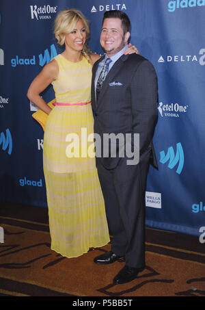 Chaz Bono, Sarah Shriver arrivant à la 24e conférence annuelle de GLAAD Media Awards à l'hôtel JW Marriott. à Los Angeles.Chaz Bono, Sarah Shriver 124 ------------- Red Carpet Event, Vertical, USA, Cinéma, Célébrités, photographie, Bestof, Arts, Culture et divertissement, Célébrités Topix fashion / Vertical, Best of, événement dans la vie d'Hollywood, Californie - Tapis rouge et en backstage, USA, Cinéma, Célébrités, cinéma, télévision, Célébrités célébrités musique, photographie, Arts et culture, Bestof, divertissement, Topix, verticale de la famille de l'année 2013, enquête tsuni@Gamma-USA.co , Banque D'Images