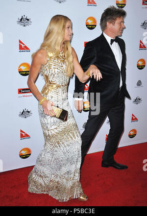 Elle Macpherson et Richard Wilkins au G'DAY USA Black Tie Gala - 2013 à l'hôtel JW Marriot Hotel à Los Angeles.Elle Macpherson et Richard Wilkins  039 ------------- Red Carpet Event, Vertical, USA, Cinéma, Célébrités, photographie, Bestof, Arts, Culture et divertissement, Célébrités Topix fashion / Vertical, Best of, événement dans la vie d'Hollywood, Californie - Tapis rouge et en backstage, USA, Cinéma, Célébrités, cinéma, télévision, Célébrités célébrités musique, photographie, Arts et culture, Bestof, divertissement, Topix, verticale de la famille de l'année , 2013, enquête Banque D'Images