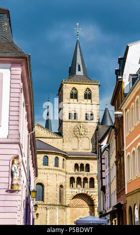 Vue de la cathédrale de Trèves à la place Hauptmarkt à Trèves, Allemagne Banque D'Images