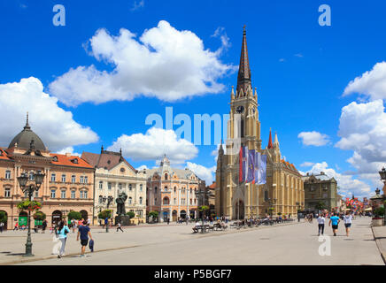 Le centre de Novi Sad Paysage avec une grande cathédrale Banque D'Images