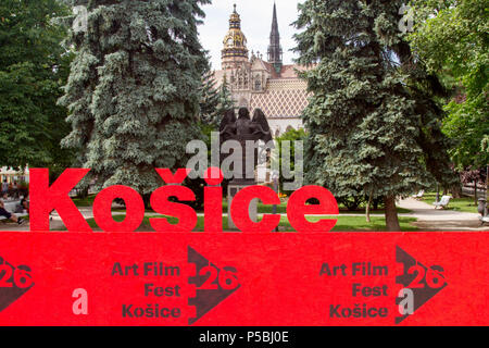 Logo de l'Art Film Fest film festival avec St Elisabeth cathédrale en arrière-plan, Kosice, Slovaquie Banque D'Images