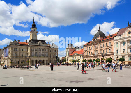 Place principale de Novi Sad avec un monumental Hôtel de Ville Banque D'Images