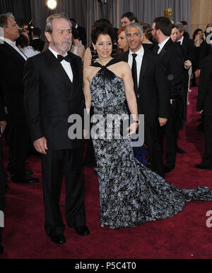 Tommy Lee Jones et femme 160 arrivant à la 85e Academy Awards 2013 - Oscars - au Dolby Theatre de Los Angeles.Tommy Lee Jones et femme 160 ------------- Red Carpet Event, Vertical, USA, Cinéma, Célébrités, photographie, Bestof, Arts, Culture et divertissement, Célébrités Topix fashion / Vertical, Best of, événement dans la vie d'Hollywood, Californie - Tapis rouge et en backstage, USA, Cinéma, Célébrités, cinéma, télévision, Célébrités célébrités musique, photographie, Arts et culture, Bestof, divertissement, Topix, verticale de la famille de l'année , 2013, enquête tsuni@Ga Banque D'Images