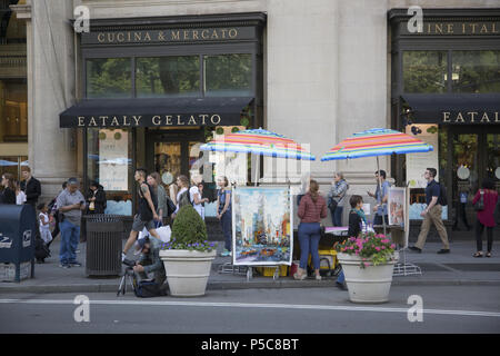 Le magasin Eataly et Lavazza Caffè au 200, 5e Avenue dans le quartier Flatiron près de la 23e Rue, est toujours occupé par les touristes et les acheteurs de produits locaux. Banque D'Images