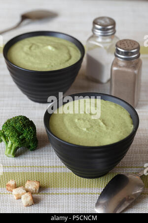 Soupe crème de brocoli , vue d'en haut Banque D'Images