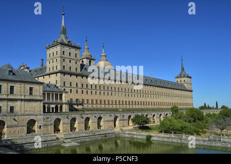 Vue extérieure du monastère de San Lorenzo del Escorial, province de Madrid. L'Espagne. Banque D'Images