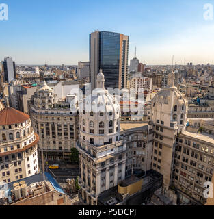 Vue aérienne du centre-ville de Buenos Aires et bâtiment Bencich Dome - Buenos Aires, Argentine Banque D'Images