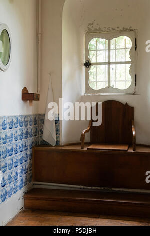 Toilettes en bois à l'ancienne Banque D'Images