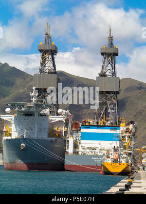 Navires de forage pétrolier en haute mer dans le port très fréquenté de Las Palmas de Gran Canaria, îles Canaries, Canaries Banque D'Images