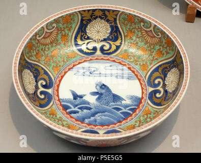 N/A. Anglais : Imari ware bol, stormy seascape design en émail overglaze, période Edo, 17ème-18ème siècle. Exposition dans le Musée National de Tokyo, Tokyo, Japon. Cette oeuvre est assez vieux pour qu'il soit dans le . 2 septembre 2013, 22:05:15. 227 1 Daderot Bol Imari, Ware, période Edo, 17ème-18ème siècle, dans la conception de paysage marin orageux overglaze émail - Musée National de Tokyo - DSC05317 Banque D'Images