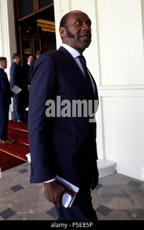 Monsieur Lenny Henry arrivant pour la réception pour les jeunes leaders de la Reine de 2018 à Buckingham Palace, Londres. Banque D'Images