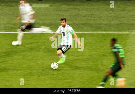 L'Argentine Lionel Messi en action pendant la Coupe du Monde Groupe D match à Saint Petersbourg Stadium. Banque D'Images