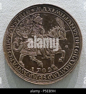 N/A. Anglais : Exposition dans le Bode-Museum, Berlin, Allemagne. Ce travail est dans le parce que l'artiste est mort il y a plus de 100 ans. La photographie était permise dans le musée sans restriction. 12 novembre 2014, 09:33:07. 40 Schauguldiner Daderot 4t, Maximilien I, 1509 - DSC02748 - Bode-Museum Banque D'Images