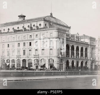 328 Charles Marville, Théâtre du Châtelet, ca. 1853-70 Banque D'Images