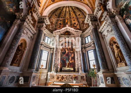 Venise, Italie, 25 avril 2018 : l'intérieur et les détails architecturaux de l'église Santa Maria dei Miracoli, 25 avril 2018, à Venise, Italie Banque D'Images