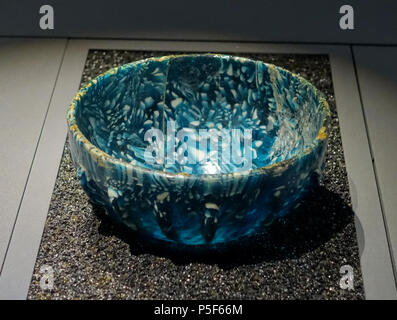 227 bol avec coquille nervurée, Italie, Roman, mi 1er siècle de notre ère, mosaïque de verre - Landesmuseum Württemberg, Stuttgart - Allemagne - DSC03332 Banque D'Images