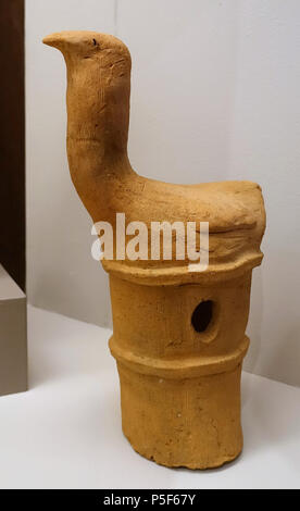 N/A. Anglais : Exposition dans le Linden-Museum - Stuttgart, Allemagne. 6 décembre 2015, 11:26:15. Daderot Oiseaux 205 - haniwa - Linden-Museum Stuttgart, Allemagne - DSC03478 Banque D'Images