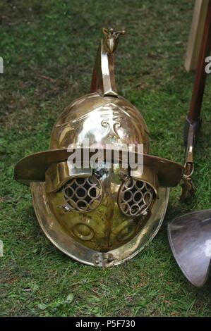 Une ancienne gladiateurs Romains casque. Banque D'Images