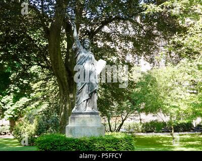 Réplique de l'un des modèles de Bartholdi de la Statue de la liberté, les Jardins du Luxembourg, Paris, France Banque D'Images