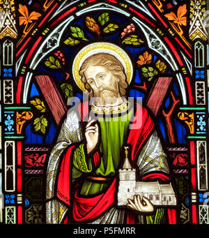 Saint André, modèle de holding eglise de Saint-André, vitrail, par Frederick Preedy, 1863, Ringstead, Norfolk, Angleterre Banque D'Images